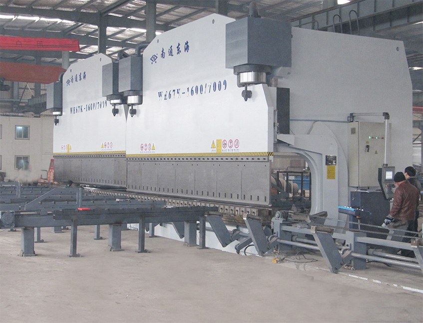 2xWE67K-1600T7000 CNC Press Brake in Tandem